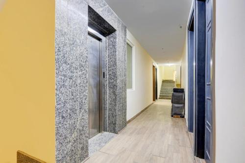 Kuchyň nebo kuchyňský kout v ubytování Super Hotel O Near Uttam Nagar East Metro