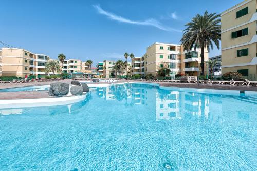 Las Olas Apartments