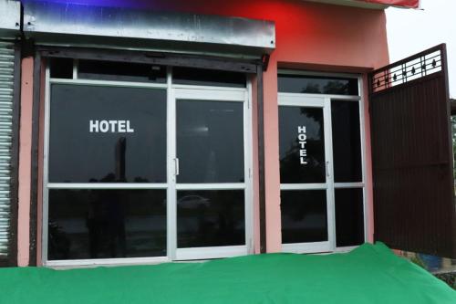 Fotografie z fotogalerie ubytování OYO Royals Rana Hotel v destinaci Mérath