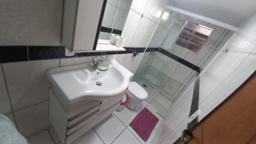 a small bathroom with a sink and a toilet at CASA DO BRAZ aptos e casa de temporada in Monte Verde