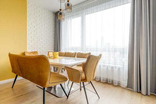 Luxury 2 BDRM Getaway and Free Parking