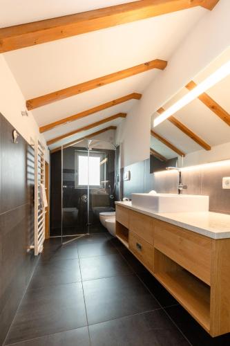 Un baño de Der Unterwirt Guesthouse and Restaurant