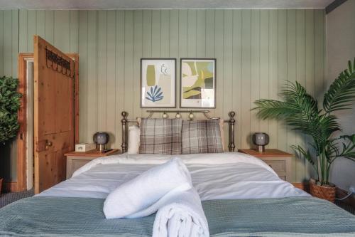 a bedroom with a large bed with white sheets at Ashley Suite - Cozy 1BR Maisonette with Parking & WIFI in Barry