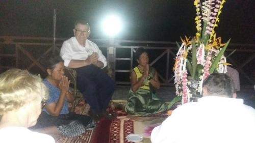 a group of people sitting on a bench at Senesothxuene Hotel in Muang Không