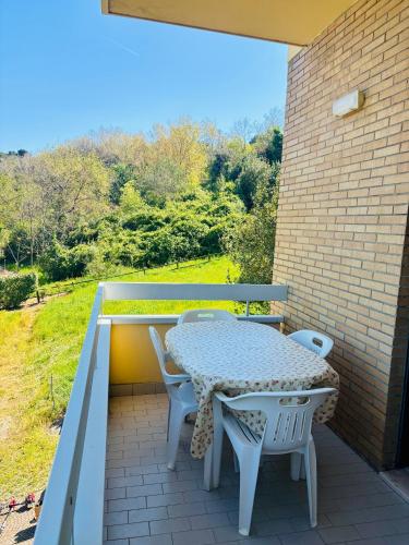 Balkoni atau teres di APPARTAMENTO -D-VISTA MARE con 2 CAMERE Residence Azzurro