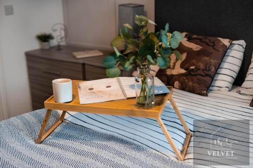 Letto o letti in una camera di 1 Bed House , Free WiFi,Free Parking,Leasure,Business