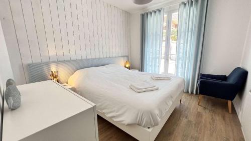 Postel nebo postele na pokoji v ubytování Superbe villa entièrement rénovée avec piscine à proximité de la plage