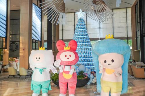 a group of hello kitty costumes in front of a christmas tree at Crowne Plaza Foshan Nanhai-an IHG Hotel-Free Shuttle Bus to Canton Fair in Guangzhou