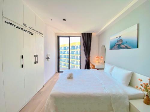 Postel nebo postele na pokoji v ubytování Apartment in resort 5 star Hội An Beach Việt Nam