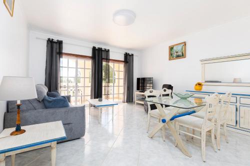 Solar do Vau 2 bed with Pool, Short Walk to Beach!