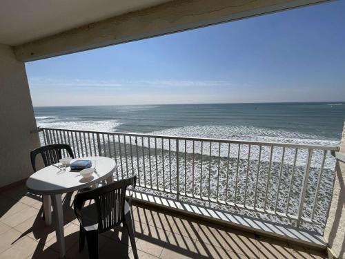 Studio vue mer, accès direct plage, balcon, TV, 6e étage - FR-1-324-541