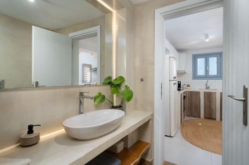 Ένα μπάνιο στο Michelangelo Suites