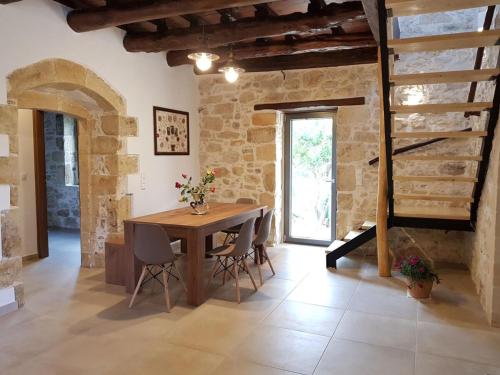 Φωτογραφία από το άλμπουμ του Traditional Villa in fres σε Frés