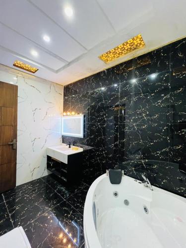 Gallery image of Paragon Penthouse in Ado Rāi