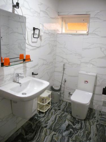 Ένα μπάνιο στο Top of the Hill Guesthouse