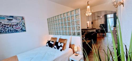 a living room with a white couch in a room at LE PARC2 Appartement Authentique, Coeur de Ville, Proximité Parking, Climatisé in Sète
