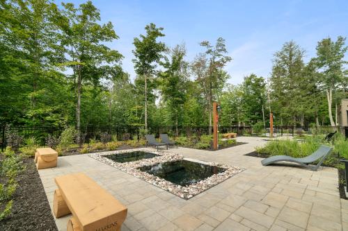 Ein Garten an der Unterkunft Tremblant Prestige - Verbier 4-102