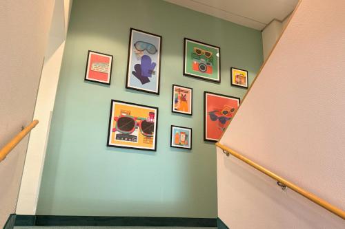 a hallway with pictures on a green wall at Garner Hotel Essen - Handelshof by IHG in Essen