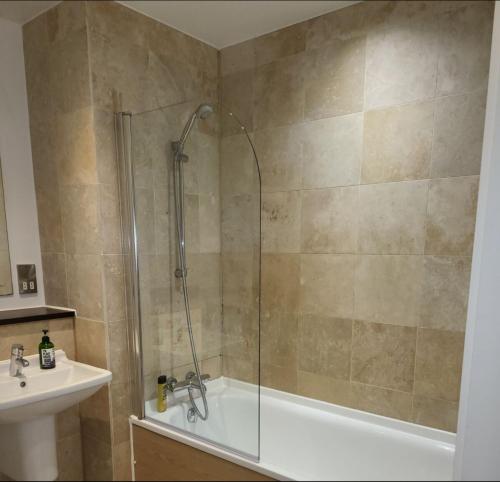 O baie la 1room in shared 2 bedroom apartment R2