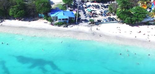 an aerial view of a beach with people in the water at Appartement au centre de Gosier 2 in Le Gosier