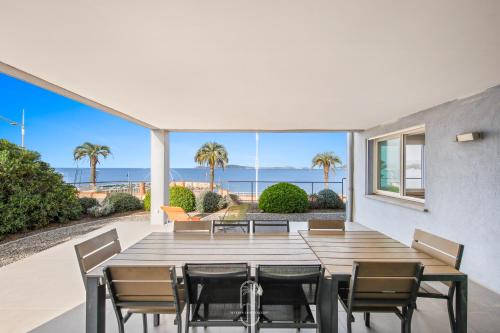 Villa Antoine Appartement RDJ Vue mer CLiM Wifi parking plage 50m La Garonne