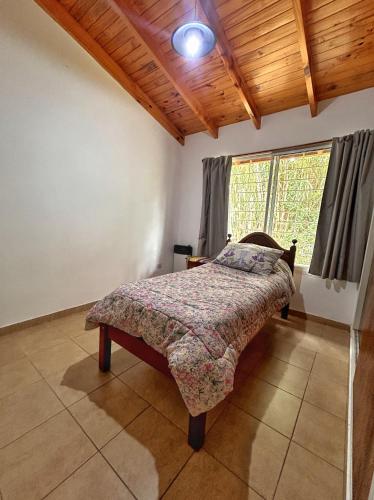 Ένα ή περισσότερα κρεβάτια σε δωμάτιο στο Casa Longoseiros
