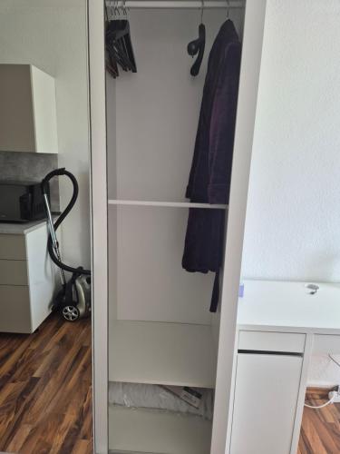 a walk in closet with a glass door at Relax CENTER in Frankfurt/Main