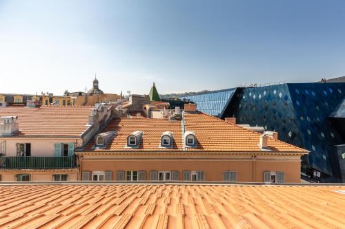 Homelivia, ATTIC ROOM -Mansardé sous les toits de Nice
