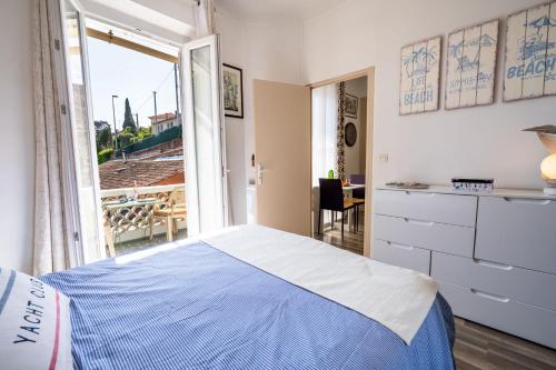 Les voiles des Régates, à 5 minutes du centre à pied, 15 minutes de la mer