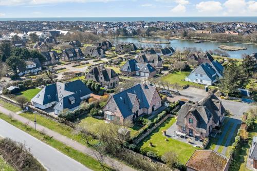 Landhaus Tannic في فينينغستيدت: اطلالة جوية على حي سكني فيه بيوت