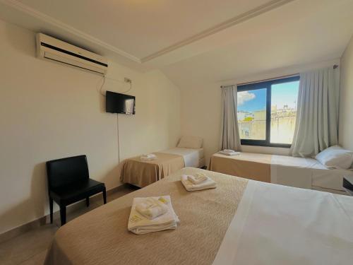 Ένα ή περισσότερα κρεβάτια σε δωμάτιο στο Hotel Toulon