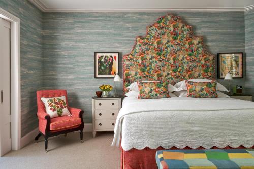 Ein Bett oder Betten in einem Zimmer der Unterkunft Ham Yard Hotel, Firmdale Hotels