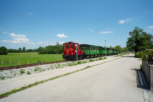 Afbeelding uit fotogalerij van Chiemsee Apartment Berge mit Tiefgaragenstellplatz in Prien am Chiemsee