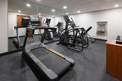 a gym with several exercise bikes in a room at Holiday Inn Express & Suites Leesburg - Historic District by IHG in Leesburg