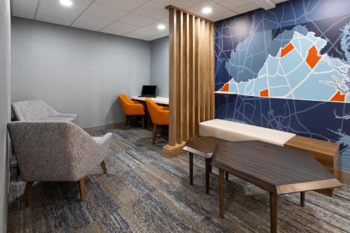 a waiting room with a map on the wall at Holiday Inn Express & Suites Leesburg - Historic District by IHG in Leesburg