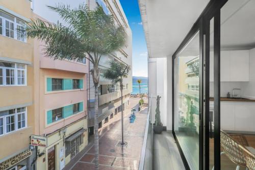 Las Canteras Lighthouse