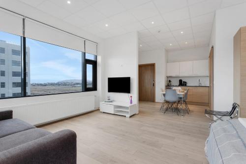 a living room with a couch and a flat screen tv at Blue Mountain Apartments by Heimaleiga in Reykjavík