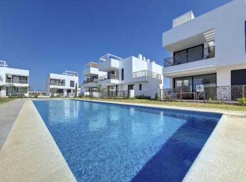 a large building with a swimming pool in front of it at Casa Nina Mar de Cristal in Mar de Cristal