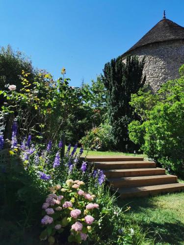 a garden with a bunch of flowers and stairs at Villa spacieuse près de Senonches avec piscine privée in Tardais