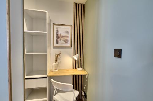 a room with a desk and a chair next to a door at La grande porte du Baron in Nevers