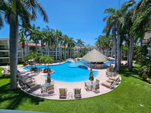 an image of a swimming pool at a resort at Diamante Lakes Condominium, in front of Arena GNP in Acapulco