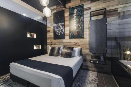 a bedroom with a large bed and a television at Loft Apartamentos Lleras in Medellín