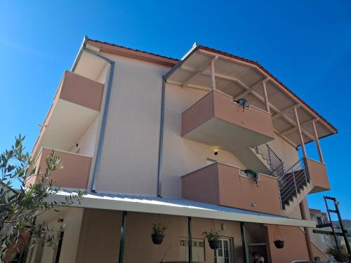 Apartman with Adriatic view "Biočić"