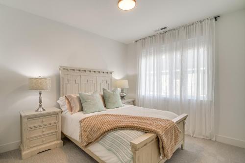 Letto o letti in una camera di Eagle Point Golf Retreat Pool Access and Patio!