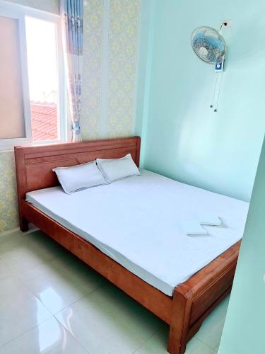Ένα ή περισσότερα κρεβάτια σε δωμάτιο στο Hotel Kim Ngân Đảo Lý Sơn