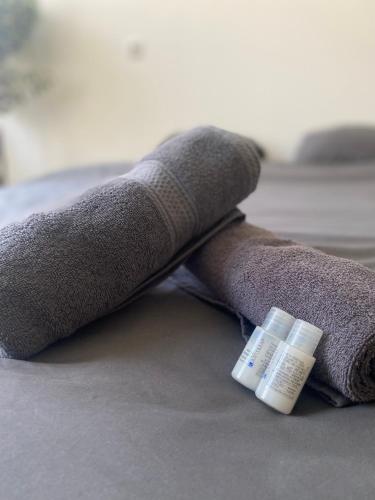 a pair of socks and a bottle of medicine on a bed at Capstay Point central ch3 - Netflix in Tourcoing