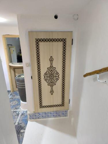 a wall with a picture of a turtle on it at Maison de vacances 3 chambres en Medina in Chefchaouene