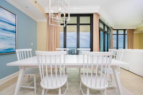 Khu vực ghế ngồi tại Phoenix West 1003 condo