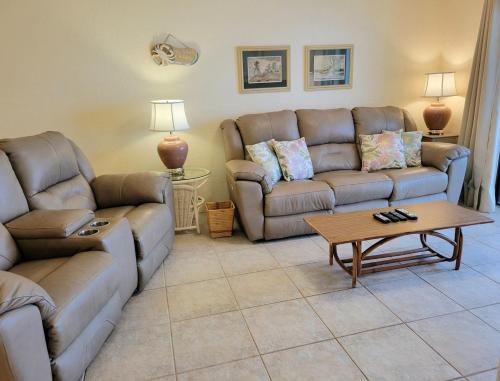 Χώρος καθιστικού στο 214 - Easy access to beach 2 bedroom oceanfront