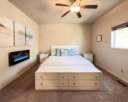 a bedroom with a bed and a ceiling fan at Bear Lake Escape-Pet Friendly in Garden City